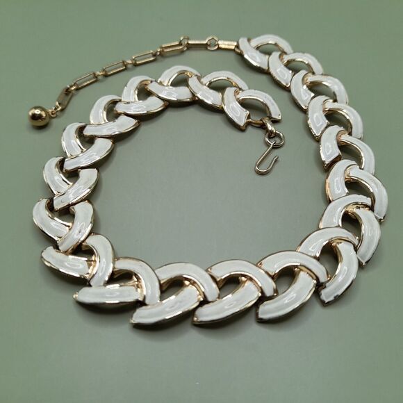Vintage Coro Necklace, Gold Tone Links, Off White Enamel, 1950s, 16 Inch - Picture 11 of 11